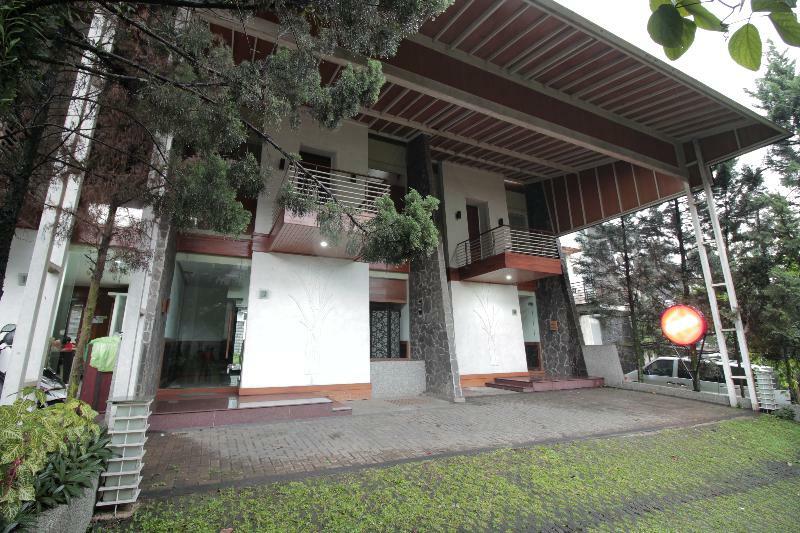 Oyo 229 Hi Quality Hotel Bandung Ngoại thất bức ảnh